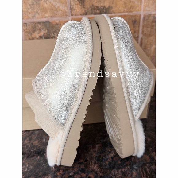 UGG Kids Keegan Metallic Slipper Gold Shimmer Faux Fur Lined Slip-On Shoes NWT - Picture 7 of 14